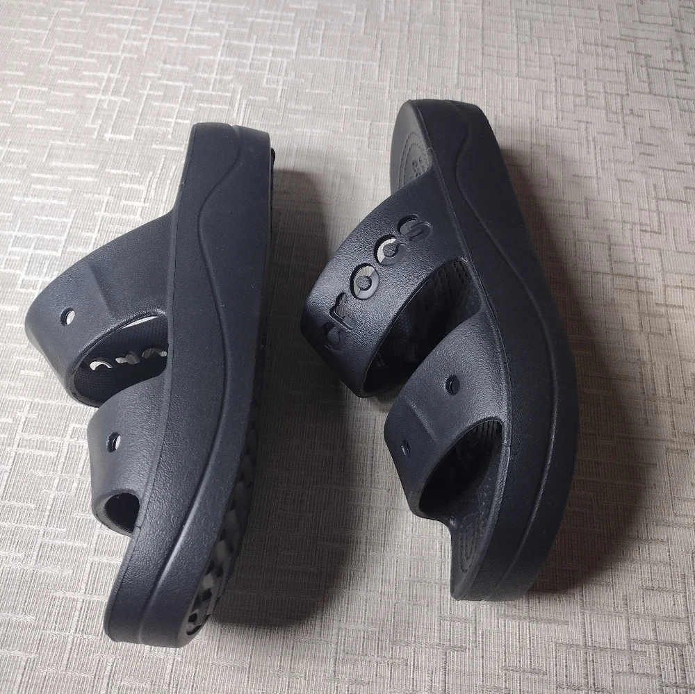 Crocs Women's Via Platform Sandal Black Size 9 NWOB